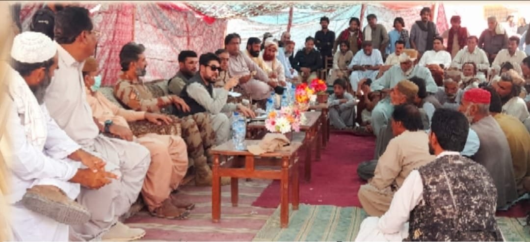 واشک کے دور افتادہ علاقے حرماگئے میں پہلی کھلی کچہری، ڈپٹی کمشنر کا غیرحاضر ملازمین اور پوست کاشت کے خلاف کارروائی کا اعلان