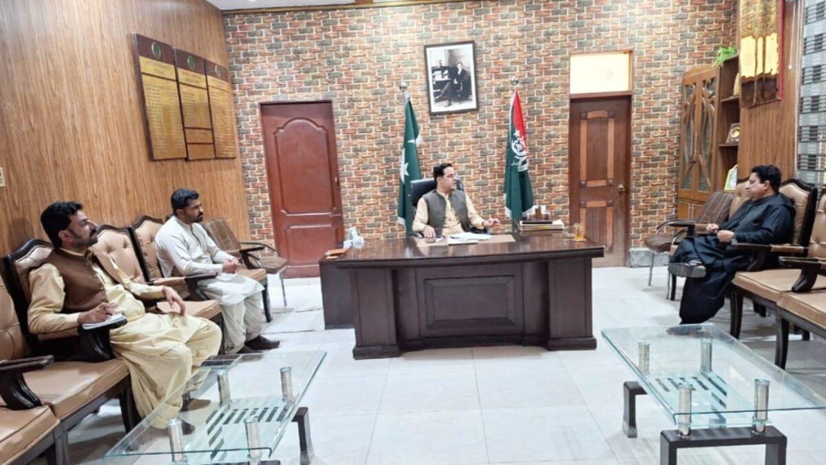 پنجگور میں این ایچ اے منصوبوں پر اجلاس، تعمیراتی کام بلاتعطل جاری رکھنے کی ہدایت