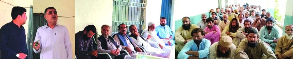 مچھ: انسپکٹر آف مائنز قربان علی اور الیکٹرک انسپکٹر آف مائنز عارف حسین کا نیشنل مائننگ کمپنی میں مائن ورکرز کے ہیلتھ اور سیفٹی کے حوالے سے منعقدہ ورکشاپ سے خطاب کر رہے ہیں