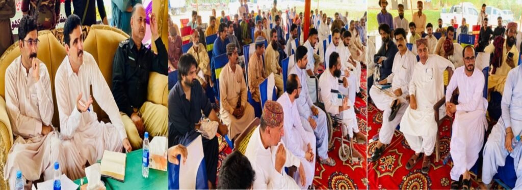 Naseerabad. Tehsil Chattar mein munaqida Khuli Kachehri mein badi tadad mein log shareek hain