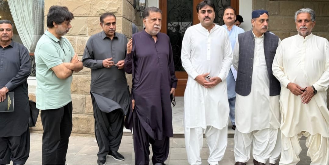 پٹ فیڈر اور کھیر تھر کینال میں پانی کی کمی: صادق عمرانی کی قیادت میں بلوچستان کے وفد کے سندھ سے مذاکرات