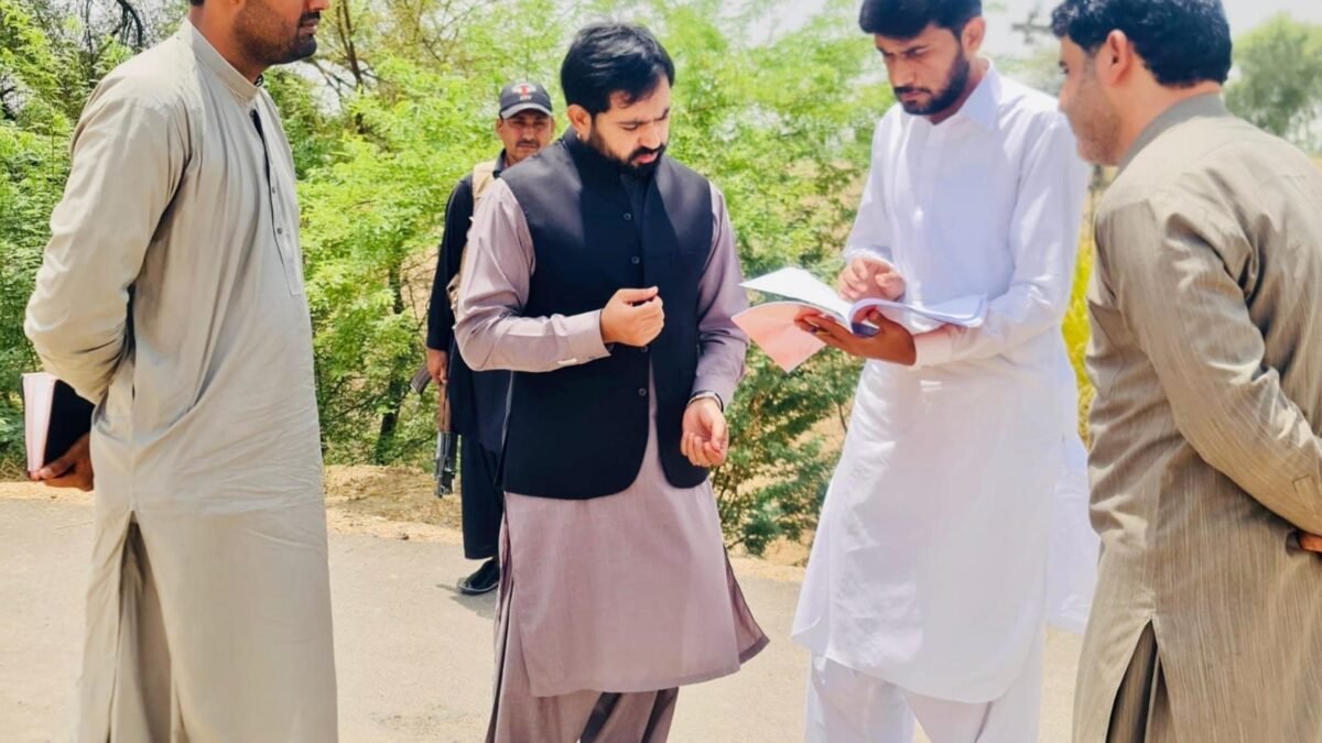 ڈپٹی کمشنر نصیرآباد وریندر لعل کا زیر تعمیر اور مکمل سڑکوں کا دورہ، معیار اور بروقت تکمیل کی ہدایت