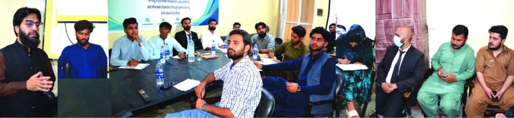 کمشنر بلوچستان انفارمیشن کمیشن عبدالشکور بلوچستان انفارمیشن کمیشن کے زیر اہتمام حق معلومات کے قانون کی آگاہی نشست کے شرکاء سے خطاب کر رہے ہیں