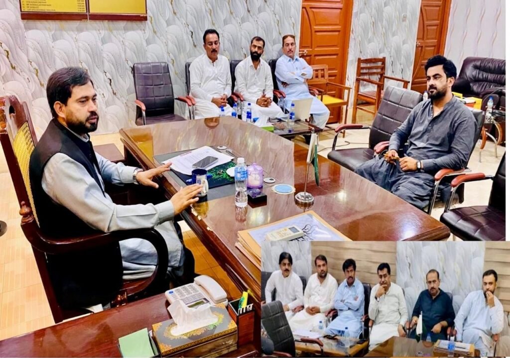 نصیرآباد۔ ڈپٹی کمشنر نصیرآباد وریندر لعل پولیو کے سلسلے میں منعقدہ اجلاس کی صدارت کر رہے ہیں
