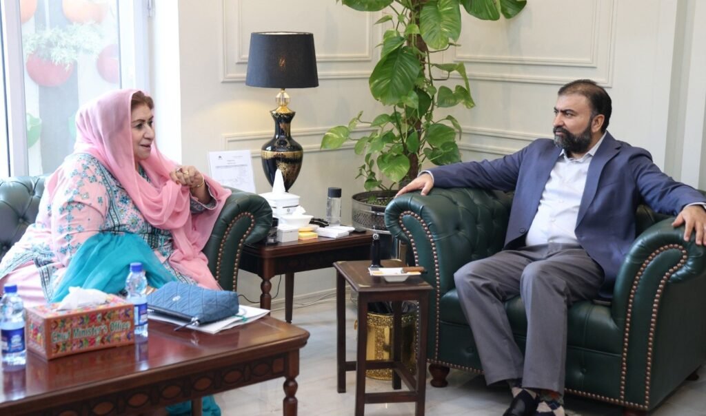وزیراعلیٰ بلوچستان میر سرفراز بگٹی سے ڈپٹی اسپیکر صوبائی اسمبلی محترمہ غزالہ گولہ ملاقات کر رہی ہے