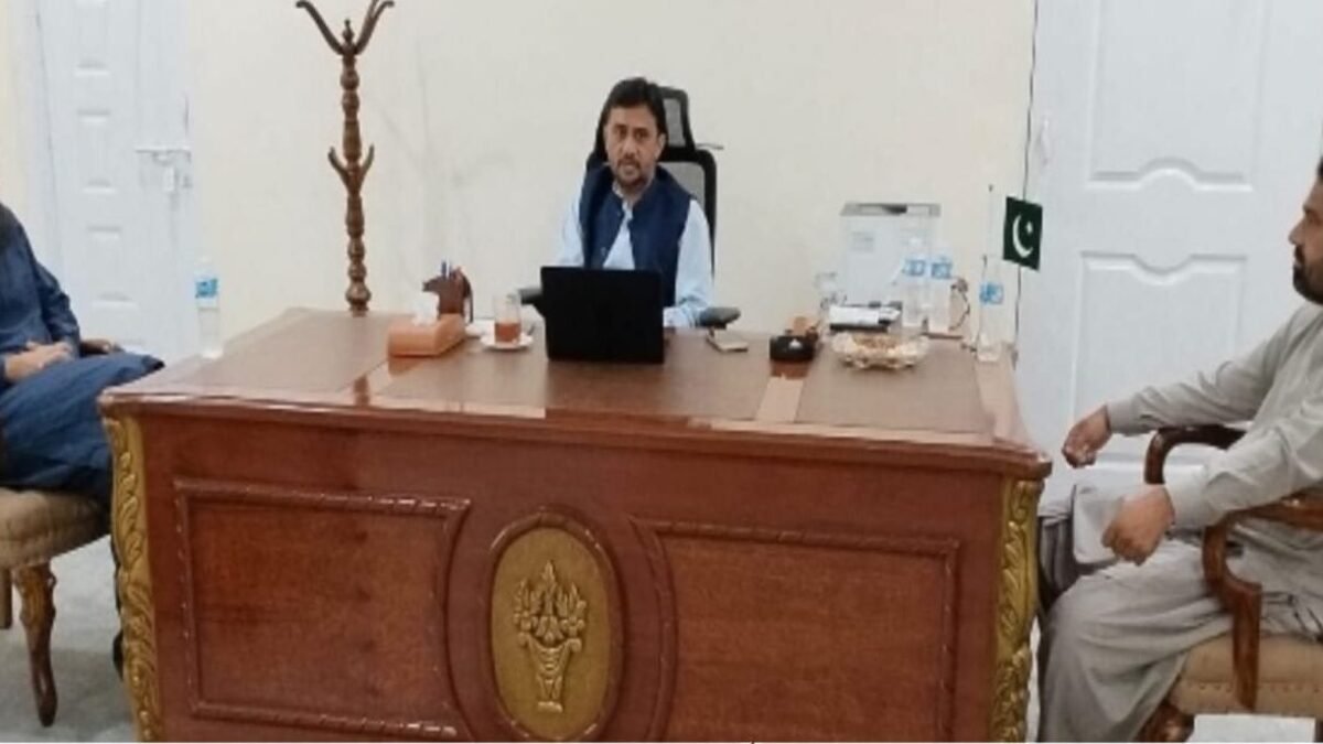 رکھنی تا بیکڑ روڈ ڈھائی ماہ میں مکمل کرنے کی یقین دہانی؛ کمشنر کوہِ سلیمان کا تعمیراتی کام تیز کرنے کا حکم