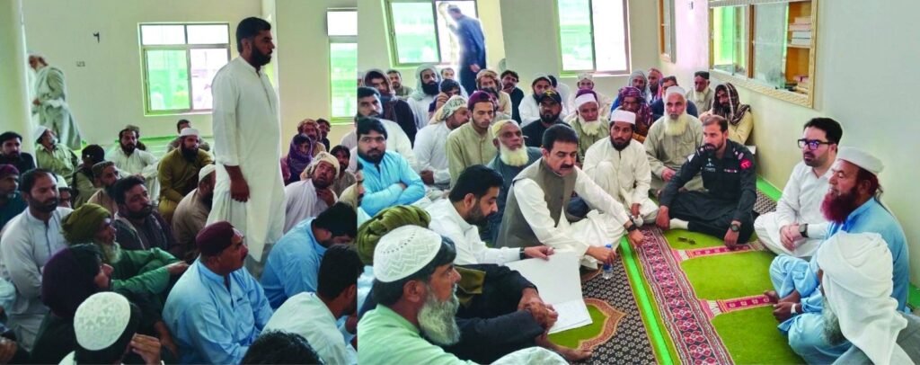 سوراب: وزیر اعلیٰ میر سرفراز احمد بگٹی کے احکامات کی روشنی میں ڈپٹی کمشنر صاحبزادہ نجیب اللہ منعقدہ کھلی کچہری میں عوامی مسائل سن رہے ہیں