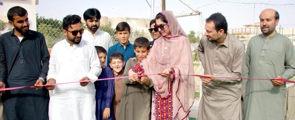 Soobai mushir Khel o umoor-e-nawjawanan Meena Majeed Baloch Mini Sports Complex Airport Road mein naye tameer shuda Indoor Cricket Ground ka iftitah kar rahi hain