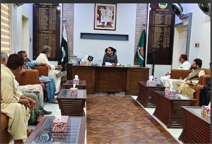 تربت: ڈپٹی کمشنر کیچ یاسر اقبال دشتی سے شہریوں اور عمائدین کی ملاقاتیں، مسائل کے حل کے لیے موقع پر ہدایات