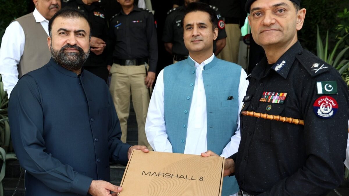 بلوچستان پولیس نے ہینڈ ہیلڈ آئیڈینٹی فکیشن ڈیوائس متعارف کرا دی، آئی جی نے وزیر اعلیٰ کو پیش کی