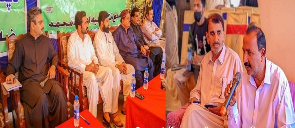 ڈپٹی کمشنر محمد رمضان پلال کی زیر صدارت کھلی کچہری میں لوگ اپنے مسائل سے آگاہ کر رہے ہیں