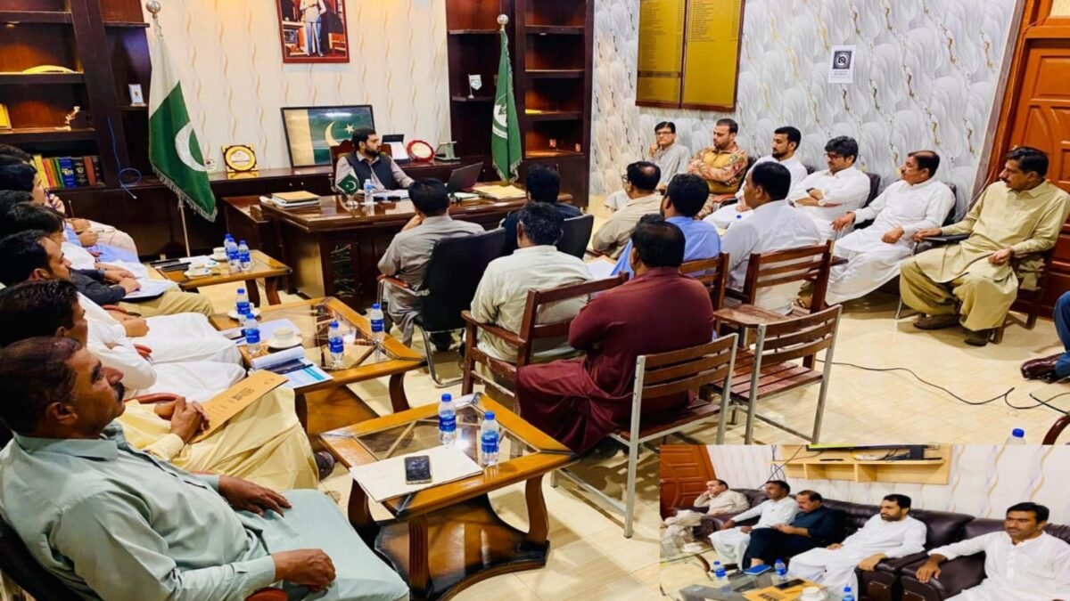نصیرآباد: ڈسٹرکٹ کوآرڈینیشن کمیٹی کا اجلاس، پرانے بس اسٹینڈ بند کر کے نیا بس ٹرمینل فعال کرنے کی ہدایت