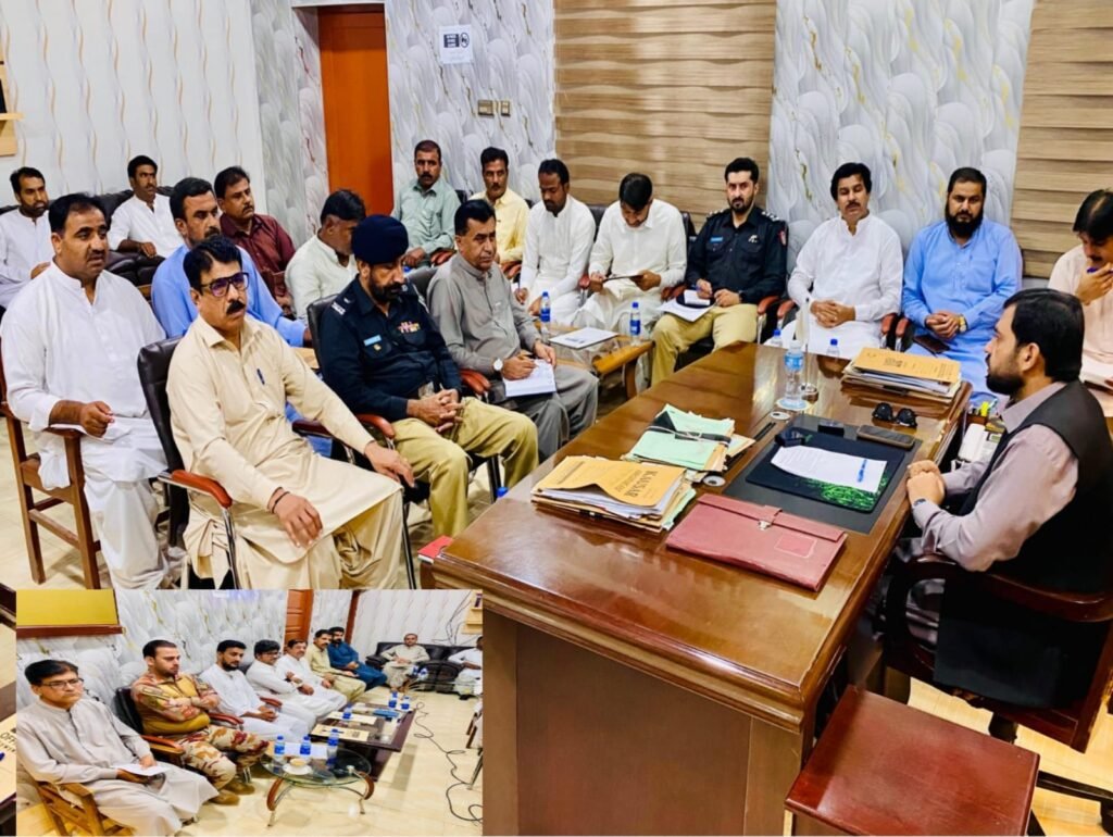 ڈپٹی کمشنر نصیرآباد وریندر لعل ڈسٹرکٹ کوآرڈینیشن کمیٹی کے منعقدہ اجلاس کی صدارت کر رہے ہیں