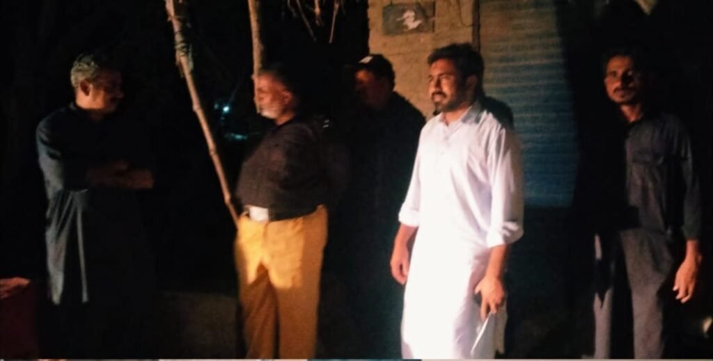 Gandakha: Assistant Commissioner Usta Muhammad Muhammad Ramzan Ishtiaq ki nigrani mein raat gaye Bagh Tail tak pani pahunchane ke liye nigrani kar rahe hain