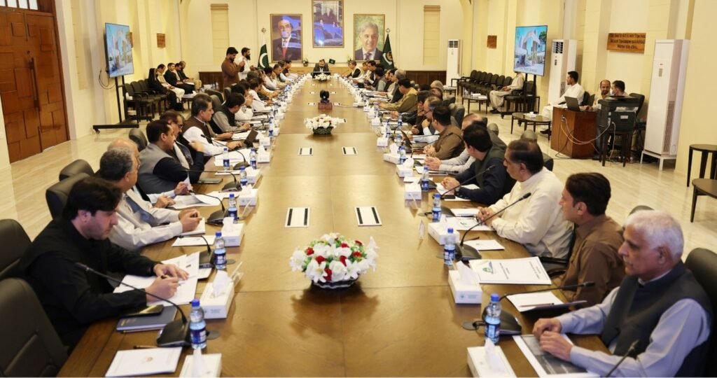 وزیر اعلیٰ بلوچستان میر سرفراز بگٹی ترقیاتی منصوبوں کی پیش رفت سے متعلق سیکرٹریز کمیٹی کے اجلاس کی صدارت کر رہے ہیں
