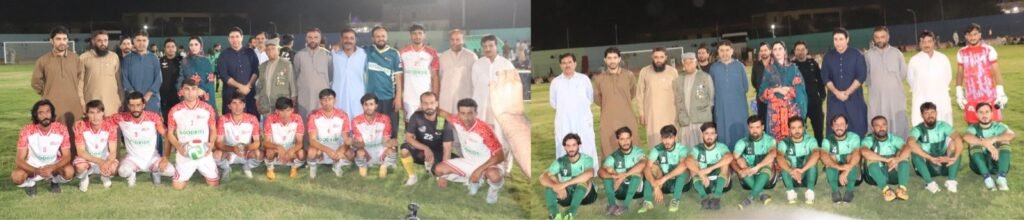 Chief Minister Balochistan ki mushir bara-e-Khel o umoor-e-nawjawanan Meena Majeed Jashn-e-Azadi Football Tournament ke ibtidai match mein dono teamon ke sath group photo