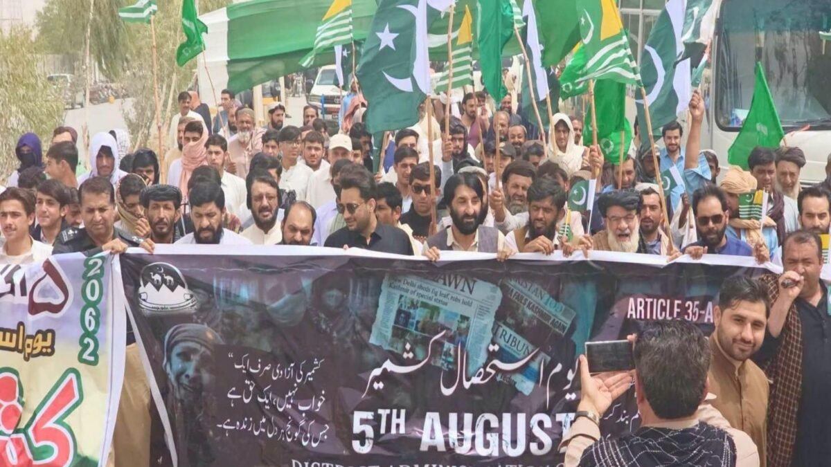 یومِ استحصالِ کشمیر: ڈپٹی کمشنر حبیب احمد بنگلزئی کی قیادت میں چمن میں اظہارِ یکجہتی ریلی