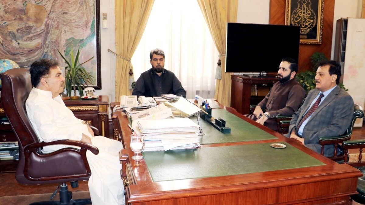 گورنر جعفر خان مندوخیل سے بولان میڈیکل یونیورسٹی کے وائس چانسلر، مسلم لیگ ن کوئٹہ کے وفد اور دیگر کی ملاقاتیں