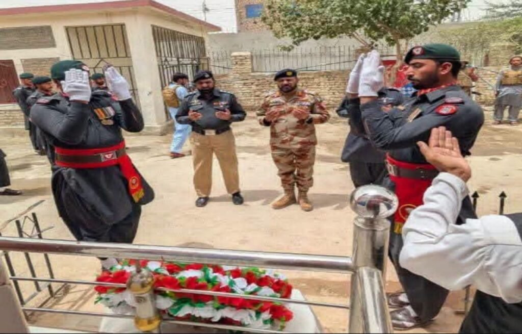 Chaman Scouts ke zer-e-ehtimam munaqida purwaqar taqreeb ke dauran Brigadier Zarrar ne police shuhada yadgar par phoolon ki chadar charhayi aur shuhada ke darjaat bulandi ke liye khusoosi dua ki