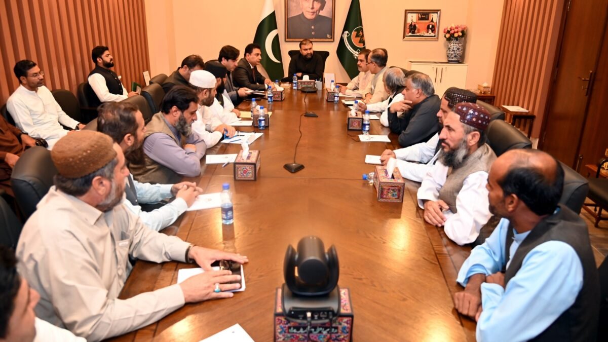 وزیر اعلیٰ سرفراز بگٹی سے ٹرانسپورٹرز کے وفد کی ملاقات، قومی شاہراہوں پر امن اولین ترجیح قرار