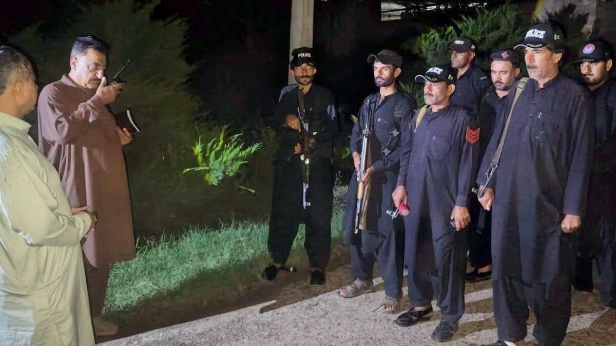 ایس پی ہرنائی عبدالحفیظ جکھرانی کا رات گئے ہرنائی بازار کا اچانک دورہ، سیکیورٹی انتظامات کا جائزہ
