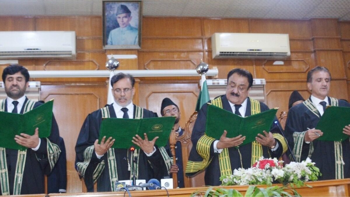 چیف جسٹس محمد کامران خان ملاخیل نے بلوچستان ہائی کورٹ کے تین نئے ایڈیشنل ججز سے حلف لے لیا