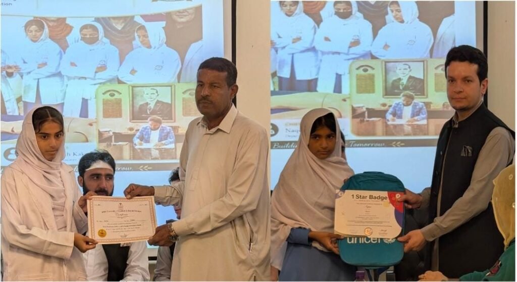 گوادر: ایڈیشنل ڈپٹی کمشنر جنرل ڈاکٹر عبدالشکور و ضلعی آفیسر تعلیم ذاہد حسین اسکل ایجوکیشن ہیلتھ کیئر پروگرام کی اختتامی تقریب میں طالبات میں سرٹیفکیٹس تقسیم کر رہے ہیں