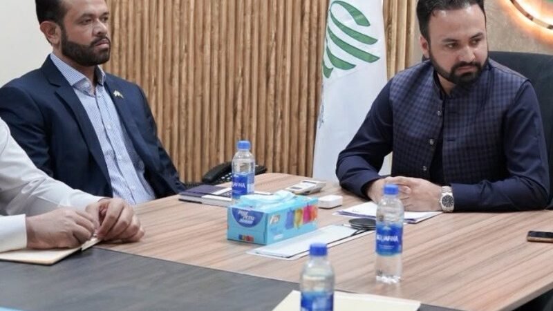 بلوچستان سرمایہ کاری بورڈ سے ڈرائی فروٹ ایسوسی ایشن کے چیئرمین حاجی فوجان کی ملاقات، کاروباری مسائل پر بات چیت