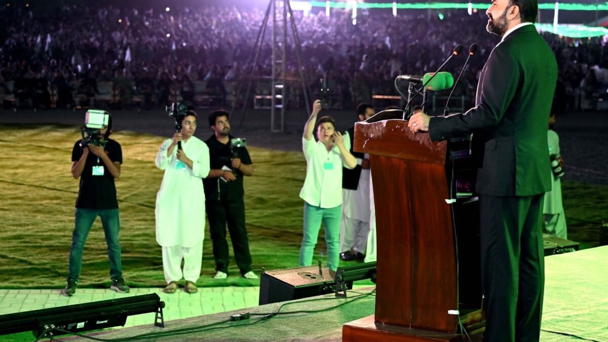 وزیر اعلیٰ سرفراز بگٹی کا جشنِ آزادی کی گرینڈ تقریب سے خطاب: بندوق کا راستہ بلوچستان کو ترقی نہیں دے سکتا