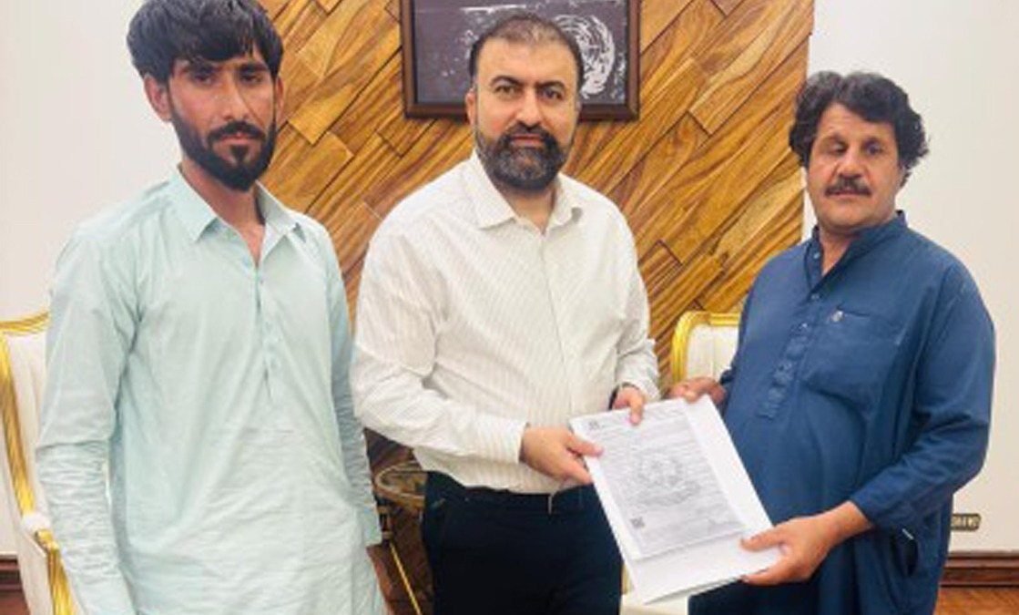 وزیر اعلیٰ سرفراز بگٹی نے شہید ملک شینگل کے بیٹے اور بھائی کو محکمہ زراعت میں تقرری کے آرڈرز دے دیے