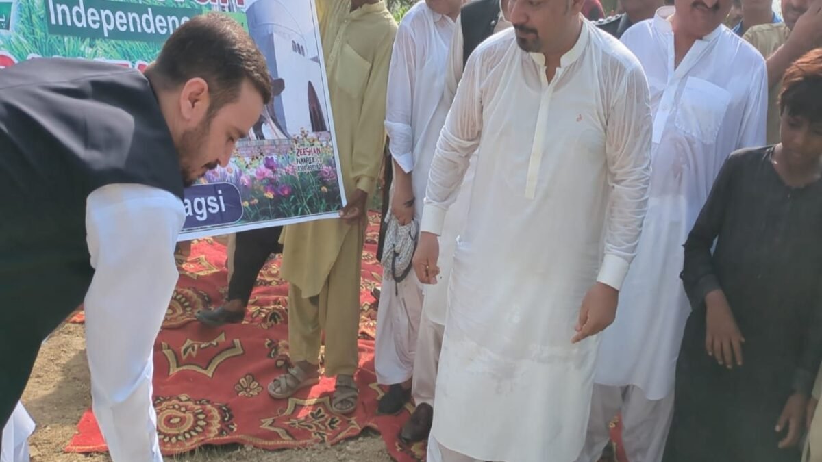 جھل مگسی: سرکٹ ہاؤس گنداواہ میں جشنِ آزادی تقریب، ڈی سی سید رحمت اللہ شاہ نے شجرکاری مہم کا افتتاح کیا