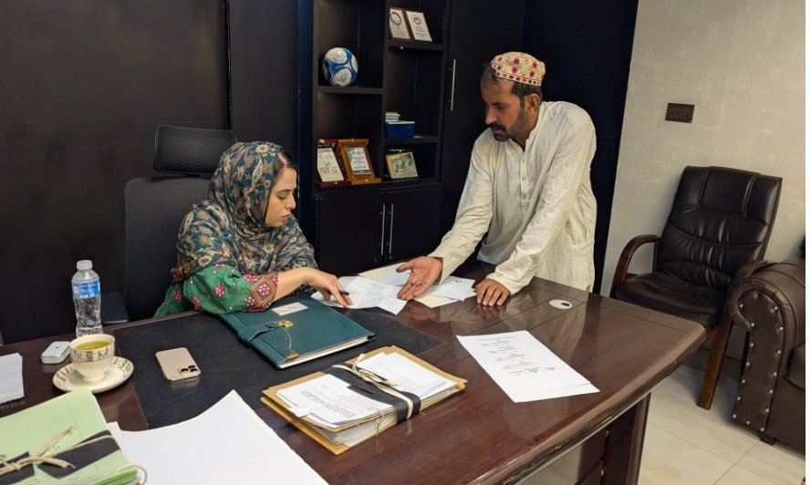 ڈپٹی کمشنر قلات انجینئر عائشہ زہری سے چیئرمین میونسپل کمیٹی کی ملاقات، دفتری اسٹاف کا تعارفی اجلاس