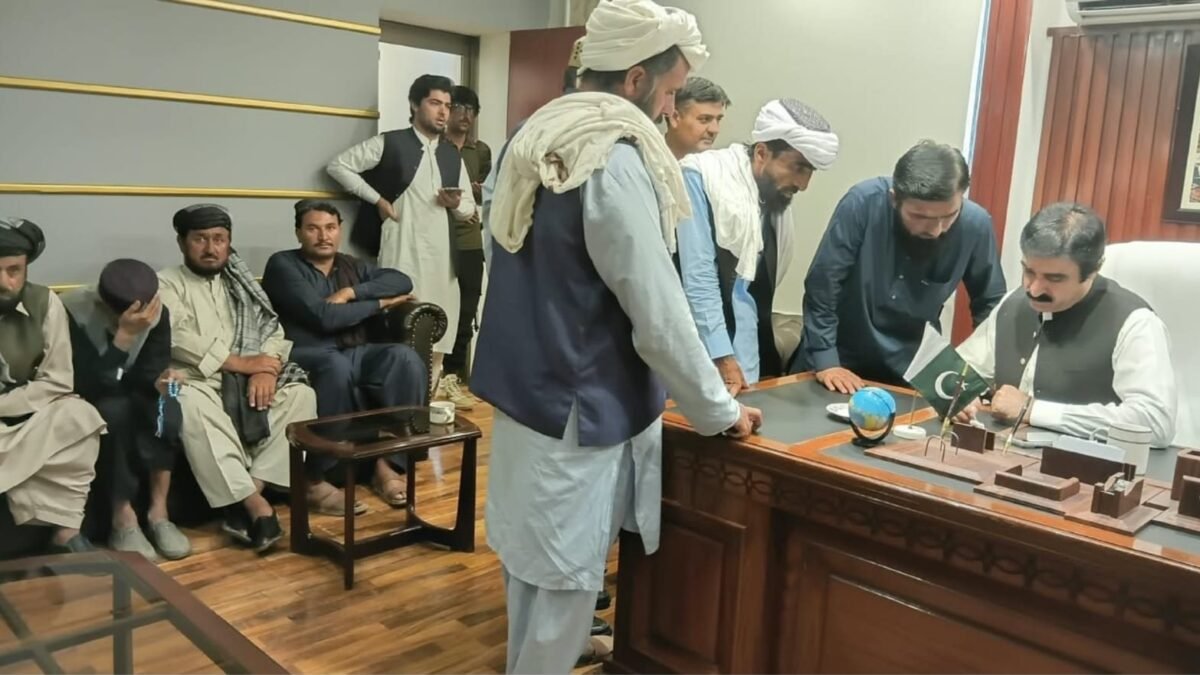 زیارت، ہرنائی اور سنجاوی کے وفود کی صوبائی وزیر نور محمد دمڑ سے ملاقات؛ مریض کے آپریشن کے اخراجات کا حکم