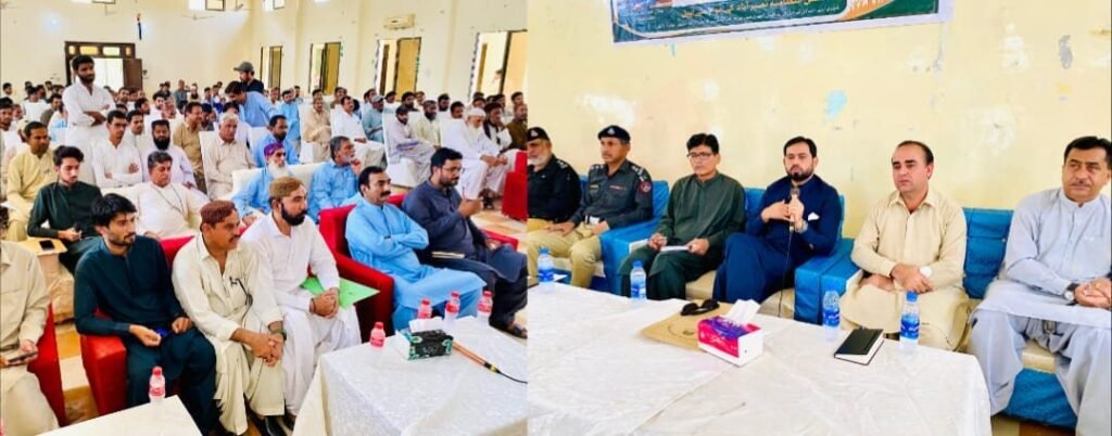 Naseerabad. Deputy Commissioner Naseerabad Virender Lal Khuli Kachehri se khitab kar rahe hain