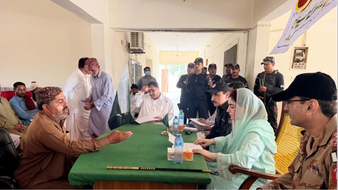صحبت پور میں ڈپٹی کمشنر فریدہ ترین کی کھلی کچہری؛ کئی شکایات پر موقع پر احکامات