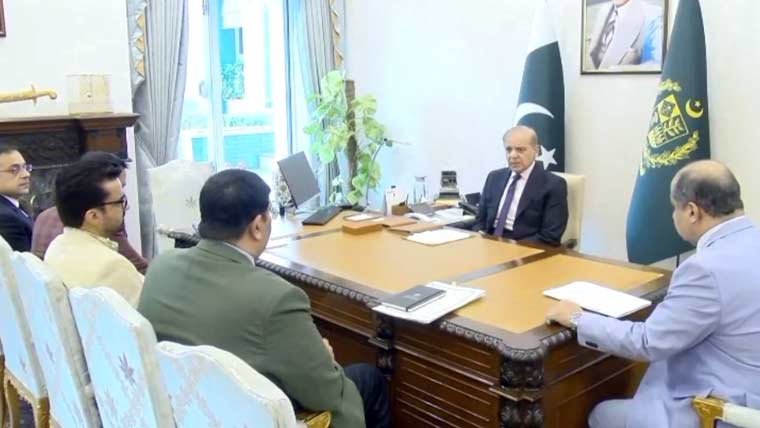 وزیراعظم کا پمز آتشزدگی پر ہنگامی اجلاس، غفلت کے مرتکب اہلکاروں کو رعایت نہ دینے کا فیصلہ