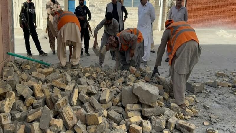 وزیر اعلیٰ کے حکم پر کوئٹہ کے طوغی روڈ پر بند راستہ کھول دیا گیا، دیوار گرا کر آمدورفت بحال