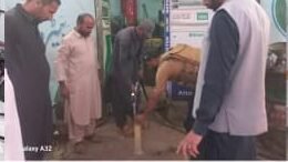پسنی: اسسٹنٹ کمشنر خسرو دلاوری کا پٹرول پمپس پر اچانک چھاپہ، کم ایندھن دینے پر ایک پمپ سیل