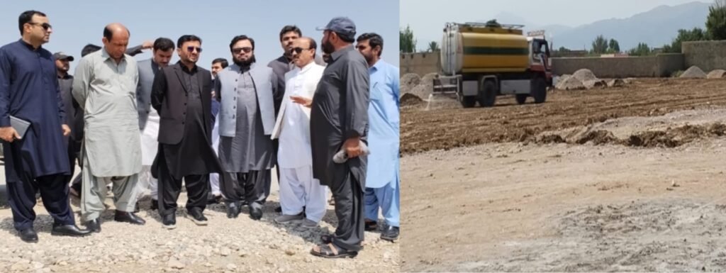 Barkhan/Rakhni: Commissioner Koh-e-Sulaiman Division Mujeeb ur Rehman Qambrani zer-e-tameer Model Bazaar ka mooayna karne ke baad mutalliqa afsaran ko tameerati kaam jald mukammal karne ki hidayat de rahe hain