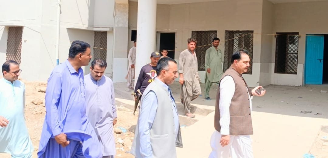 جعفرآباد: ڈی سی خالد خان کا سول ہسپتال اور گورنمنٹ کالج میں تعمیر و مرمت کے کاموں کا معائنہ