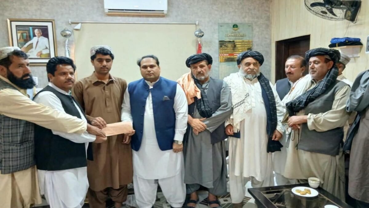 قلعہ عبداللہ: شہید اے ایس آئی سعداللہ خان کے لواحقین کو شہداء پیکیج کے تحت ایک کروڑ 22 لاکھ کا چیک