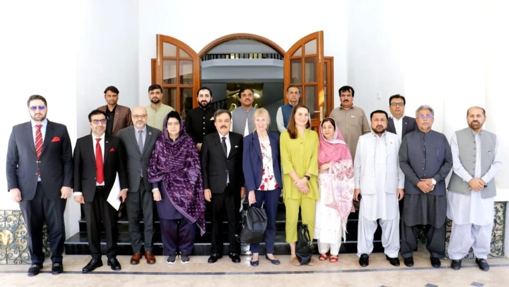 گورنر بلوچستان جعفر خان مندوخیل کا جرمن سفیر (Ina Lepel)، اعزازی قونصل جنرل میر مراد بلوچ، پارلیمنٹیرینز اور دیگر مہمانوں کے ساتھ گروپ فوٹو