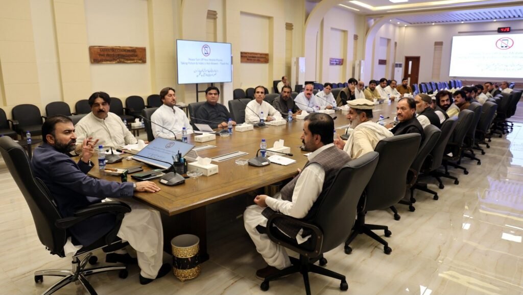 وزیر اعلیٰ بلوچستان میر سرفراز بگٹی سے پاکستان پیپلز پارٹی کے صوبائی جنرل سیکرٹری ربانی خان کاکڑ کی سربراہی میں پارٹی وفد ملاقات کر رہا ہے