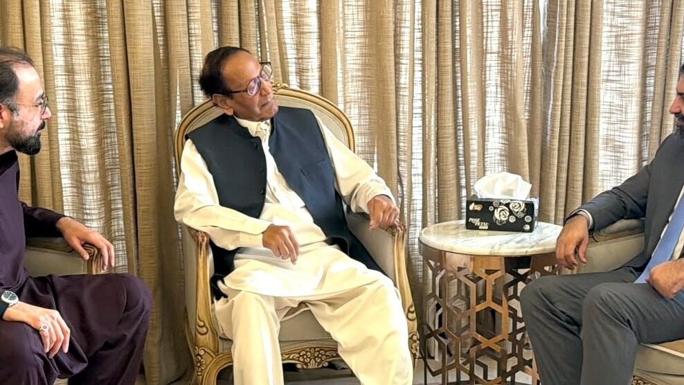 وزیر اعلیٰ بلوچستان سرفراز بگٹی کی لاہور میں چوہدری شجاعت حسین سے ملاقات، مزاج پرسی کی