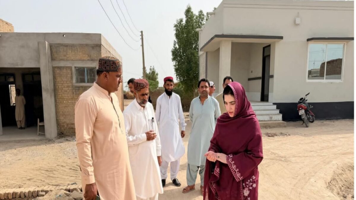 ڈپٹی کمشنر صحبت پور فریدہ ترین کا تحصیل آفس کا دورہ، ریونیو ریکارڈ کا معائنہ اور شہریوں کی شکایات سنیں