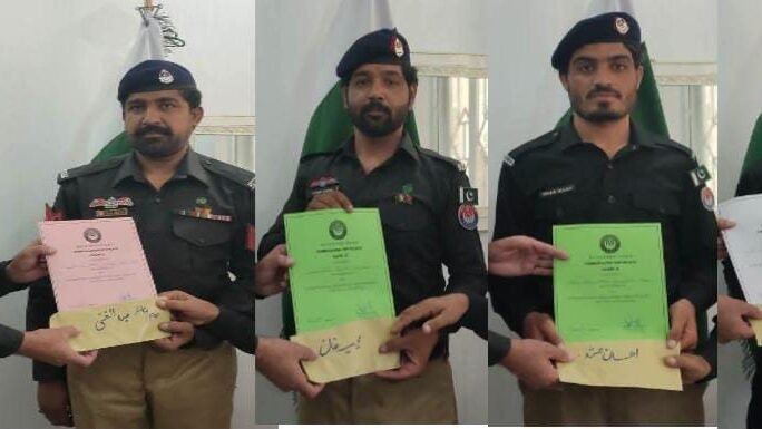 دکی پولیس کی اگست میں کارروائیاں: 8 مفرور ملزمان گرفتار، 6 کلو چرس برآمد، اہلکاروں کو سرٹیفکیٹس