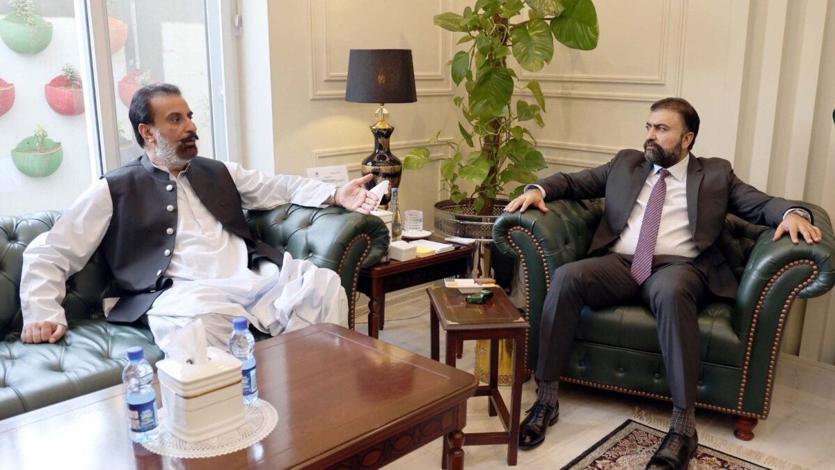 وزیر اعلیٰ بلوچستان سرفراز بگٹی سے وزرا، اراکین اسمبلی، ایڈووکیٹ جنرل اور کمشنر کوہ سلیمان کی ملاقاتیں