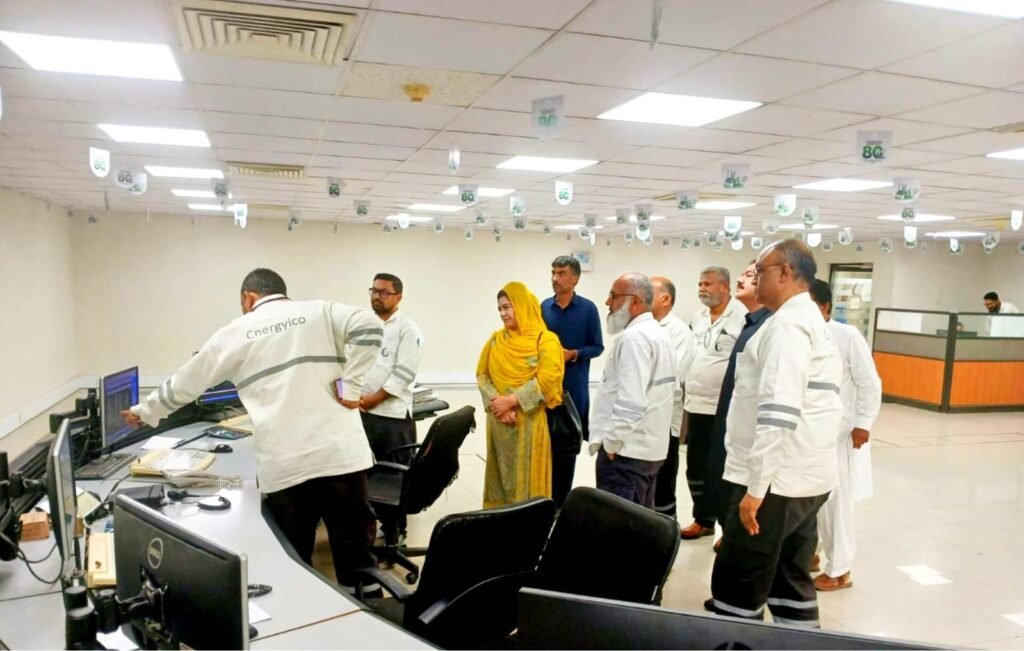 حب: کمشنر لسبیلہ ڈویژن سائرہ عطاء پٹرولیم ریفائننگ پلانٹ لیبارٹری کا دورہ کر رہی ہیں