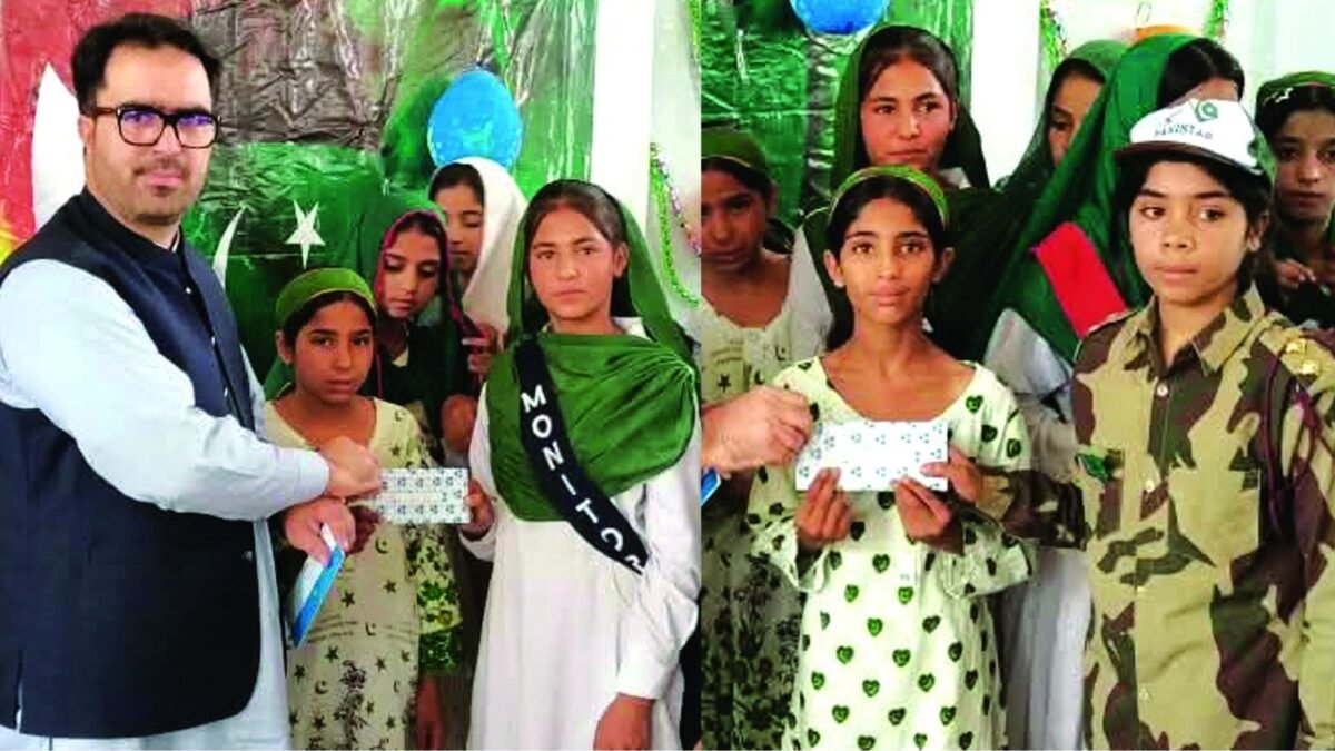 سوراب کے سرکاری اسکولوں میں یوم دفاع کی تقریبات، ڈپٹی کمشنر صاحبزادہ نجیب اللہ نے انعامات تقسیم کیے