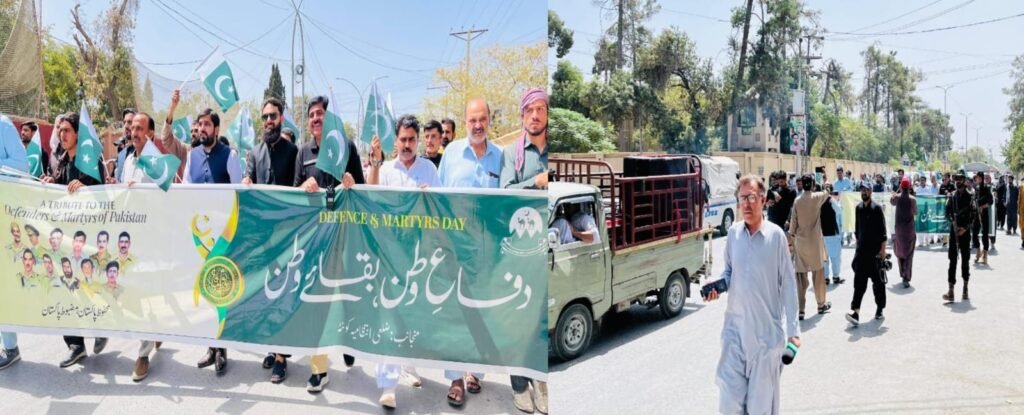 ضلعی انتظامیہ کی جانب سے یوم دفاع پاکستان کے موقع پر ریلی میں اسسٹنٹ کمشنرز، ضلعی افسران اور عوام کی بڑی تعداد موجود ہیں